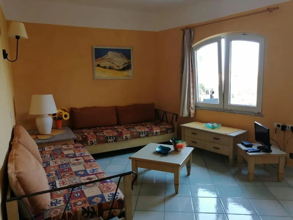 Casa Vacanze Calarossa ايزولا روسا إيطاليا
